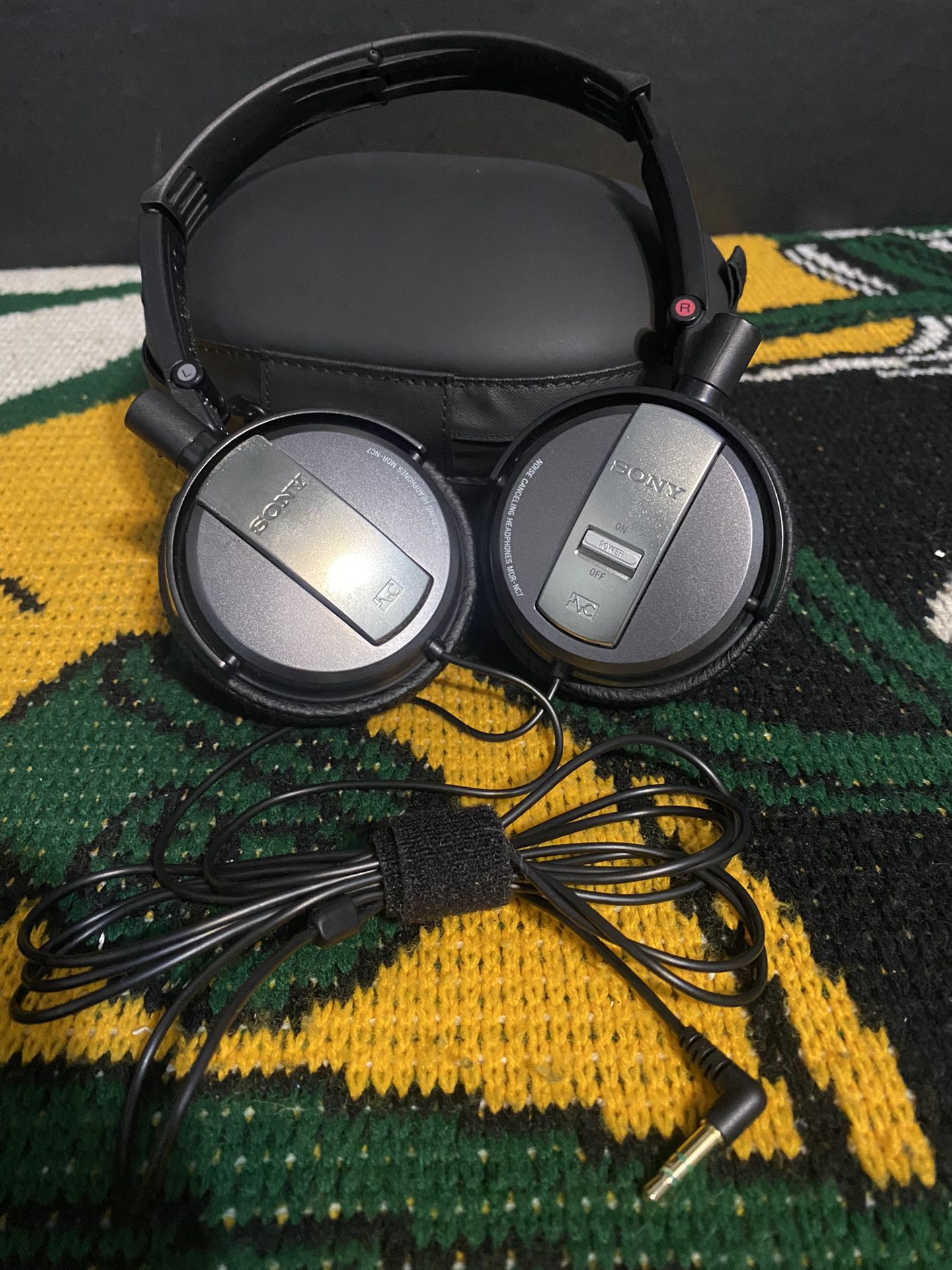 Sony MDR-NC7 Wired Noise Canceling On-Ear Headphones. 