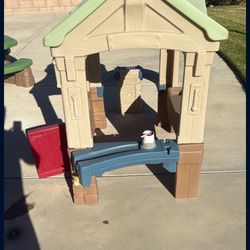 Picnic House / Play House 