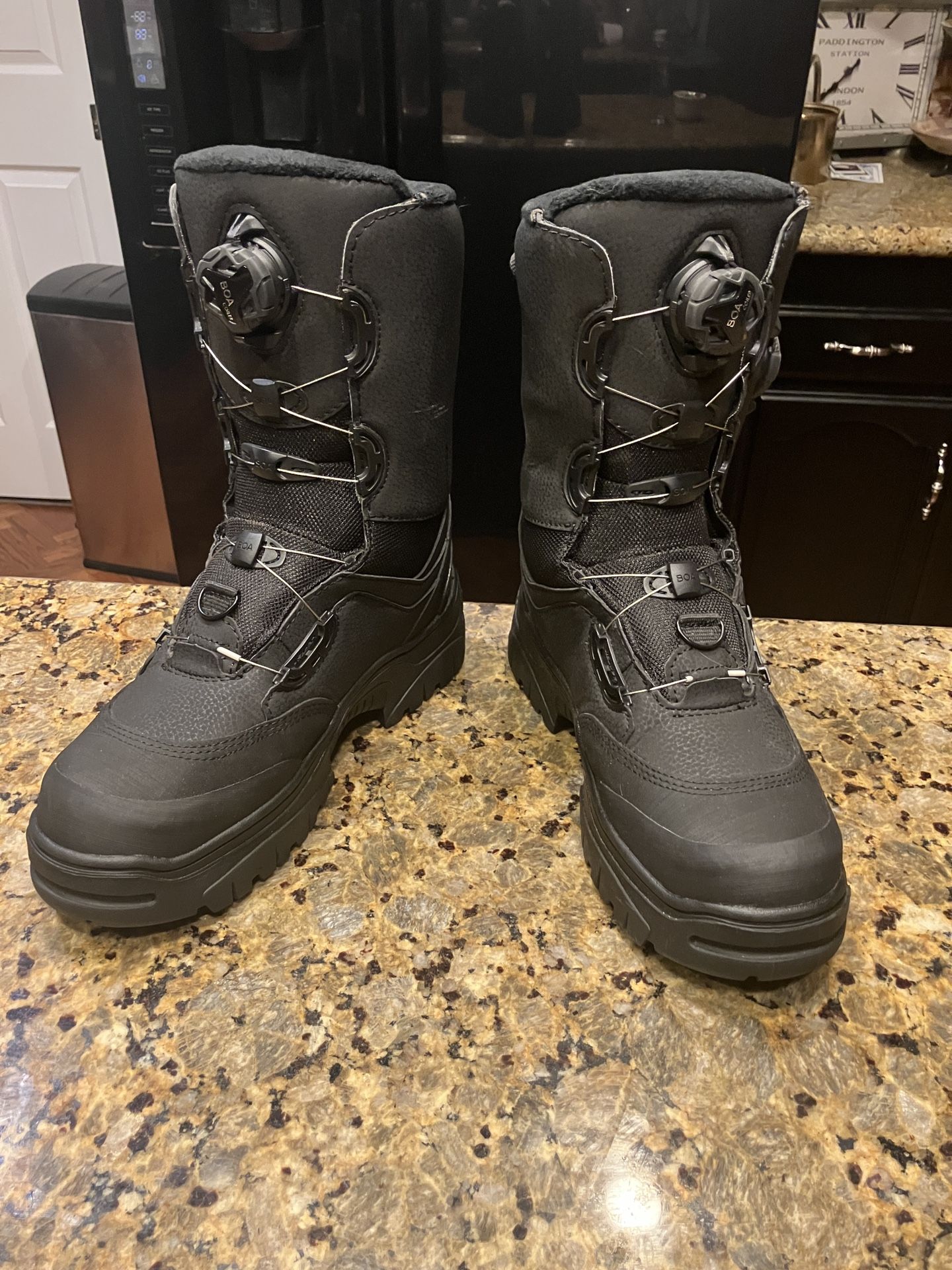 Kobe Double Boa Snowmobile Boots * LIKE NEW * Men’s 7 or Women’s 8 * Cost Over $400 new