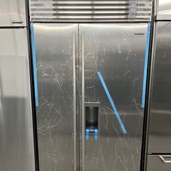 SubZero Side By Side Built In 42” Refrigerator Ice And Water 