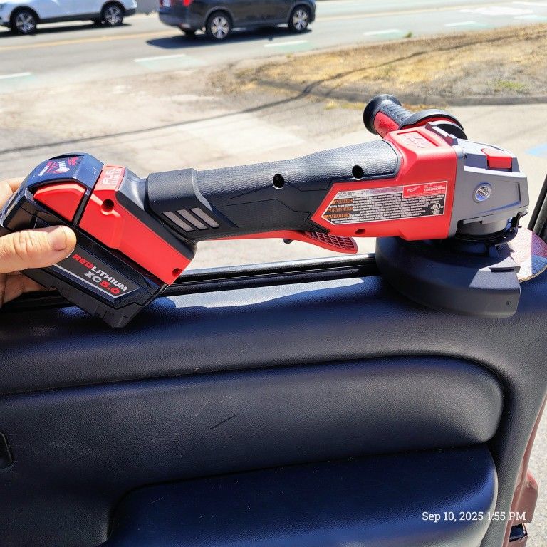 Milwaukee 4 1/2-6 Inch Grinder M18 W/ 5.0 Battery Brand New