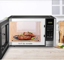 Black and Decker microwave oven new in box