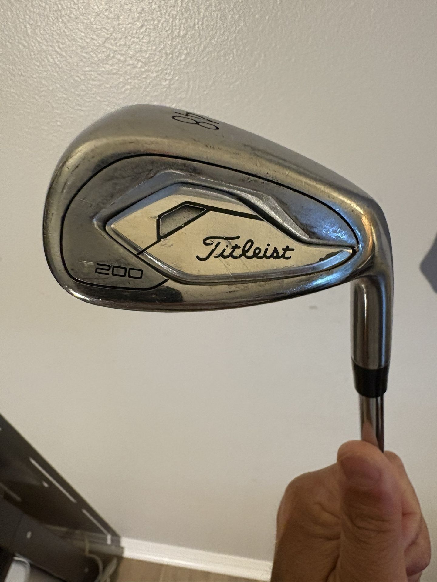 48 degree Titleist T200 - RH Golf Club Wedge