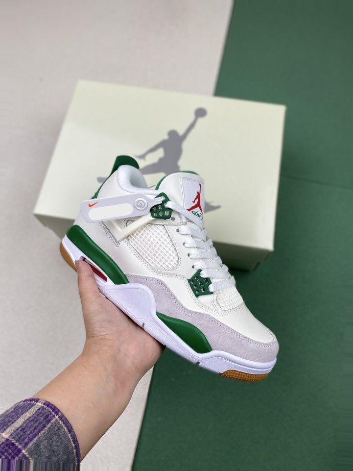 Jordan 4 Sb Pine Green 81