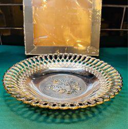 Vintage so pretty grapes/leaves embossed design with lattice edge bowl