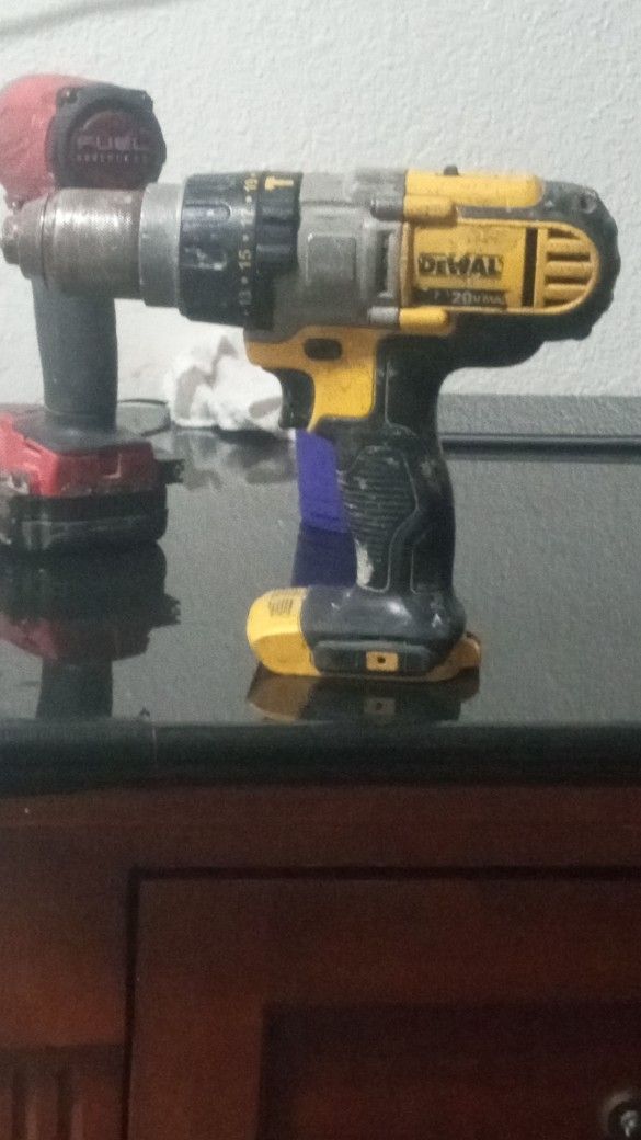 DeWalt 20 V Drill 