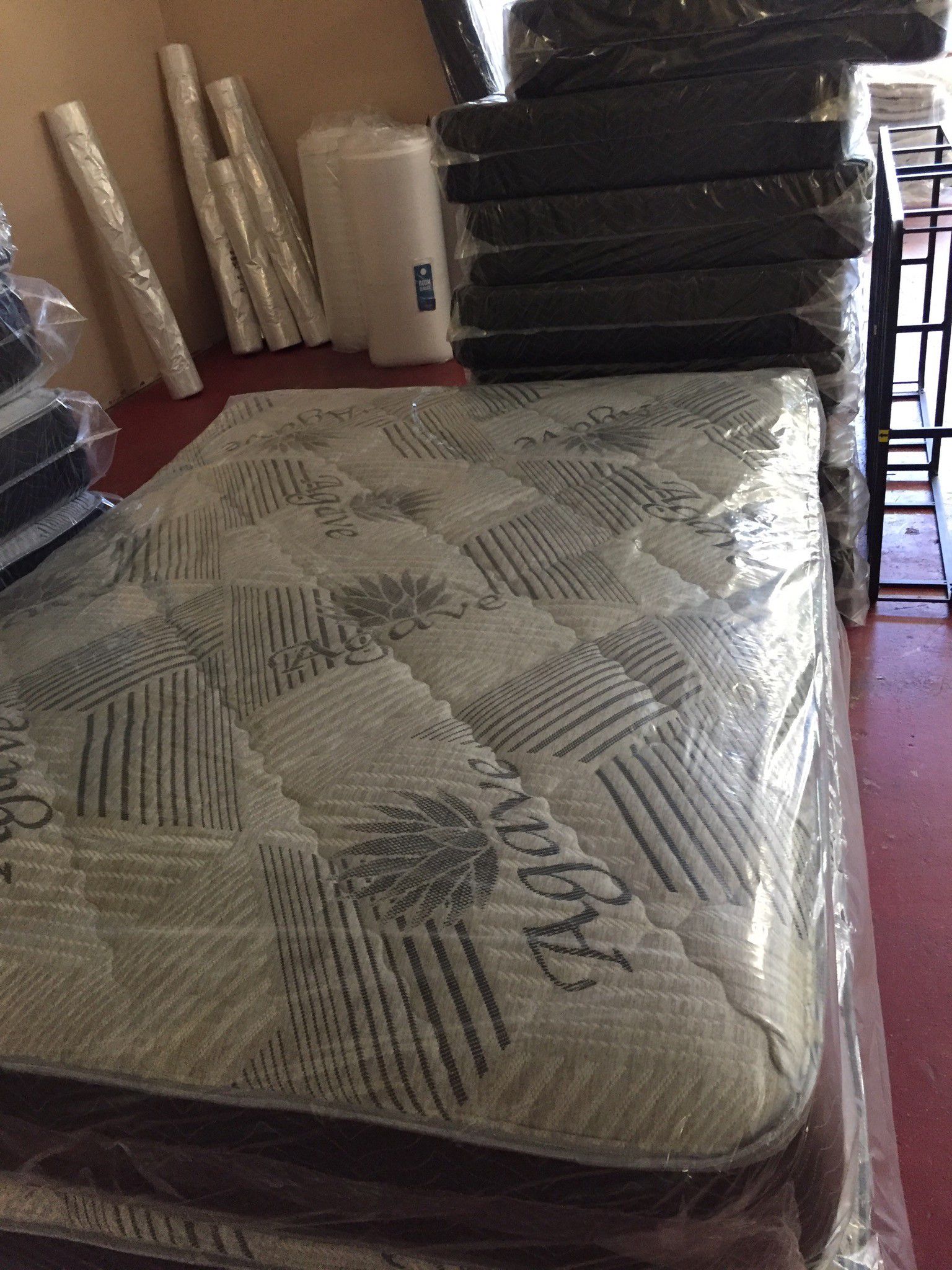 Queen regular mattress set