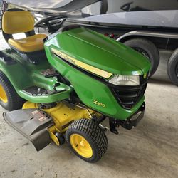 John Deere X 320