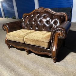 FUX LEATHER LOVESEAT 💎