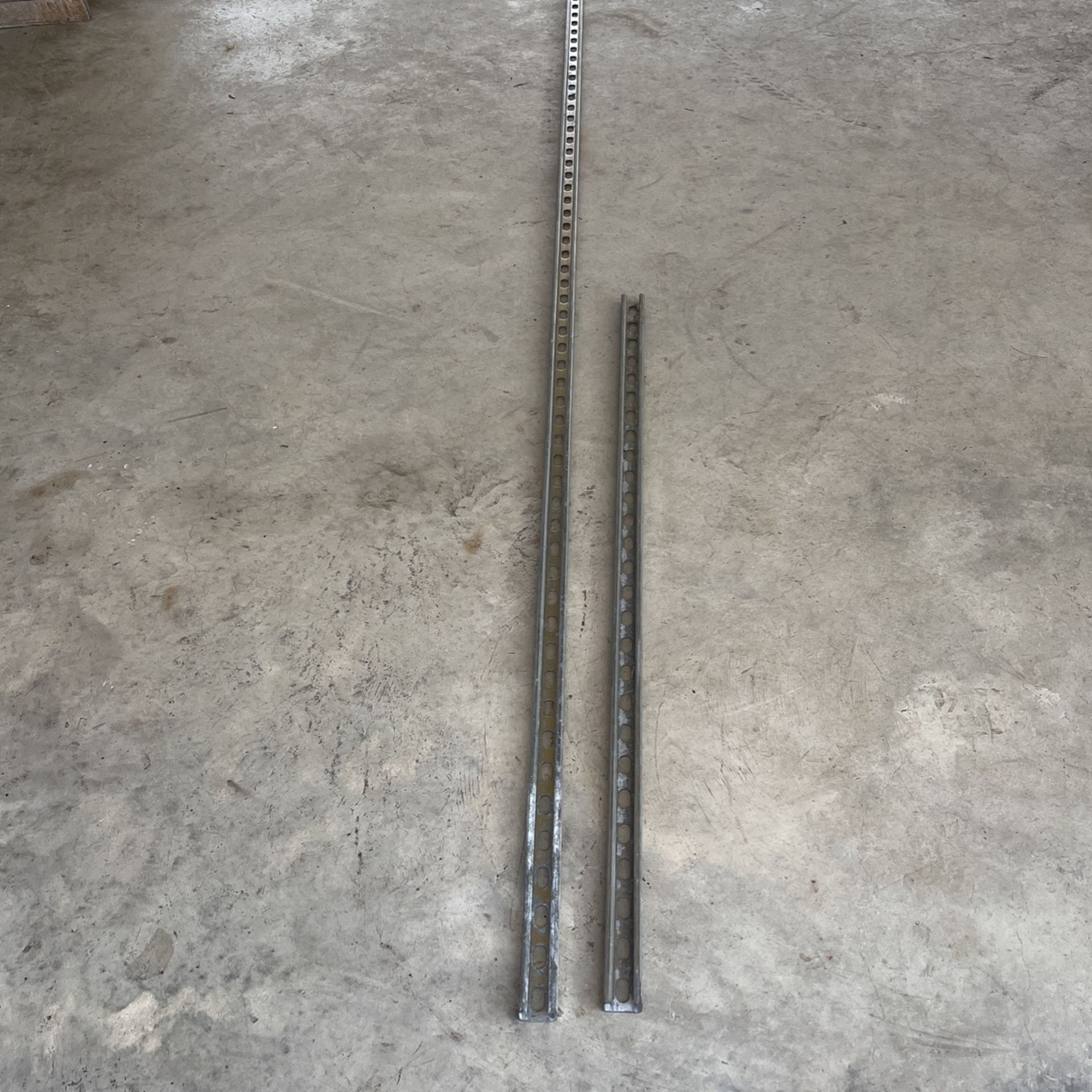 2 Metal Bars