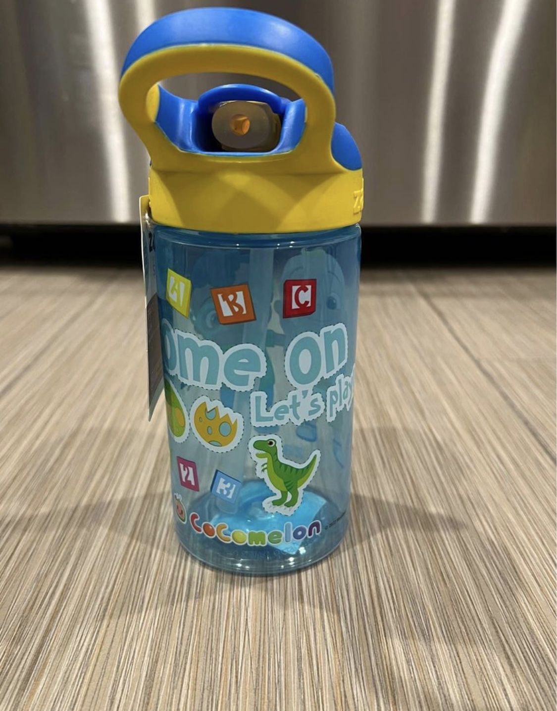 Cocomelon Plastic Water Bottle With Pop Up Straw for Sale in Los Angeles,  CA - OfferUp