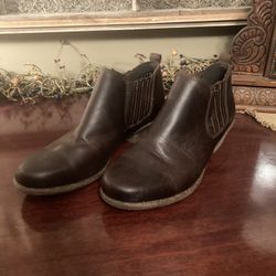 9 1/2 Women’s Clarks Boot