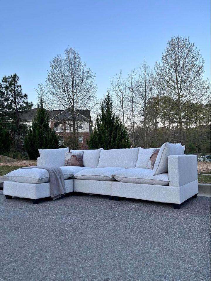 Must Go 😍 Brand new grey sectional couch