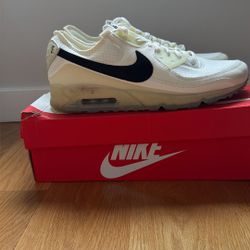 NEW IN BOX ! Nike AIR MAX 90 Size 10