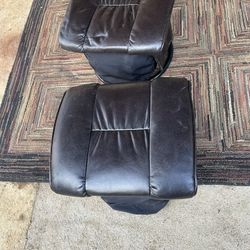 two brown seats in good condition swing 50$ for both