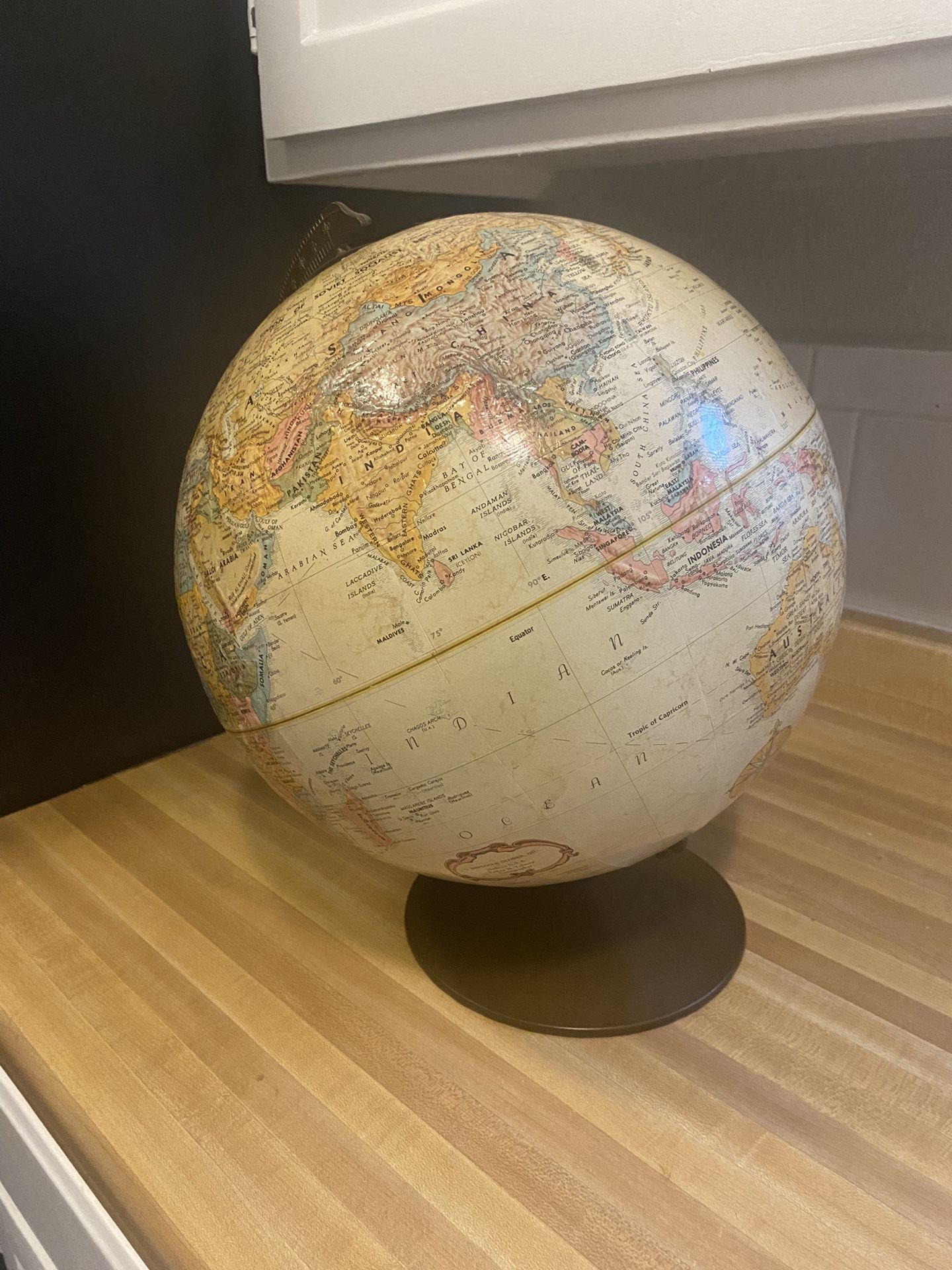 Vintage Replogle Globe World Classic Series 12 inch W/ stand & USSR on map!