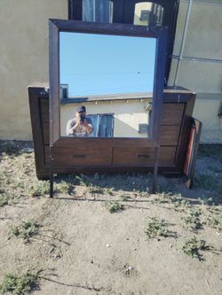 Tocador con espejo /dresser
