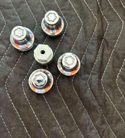 2019-2024 Toyota Tundra Wheel Locks /key