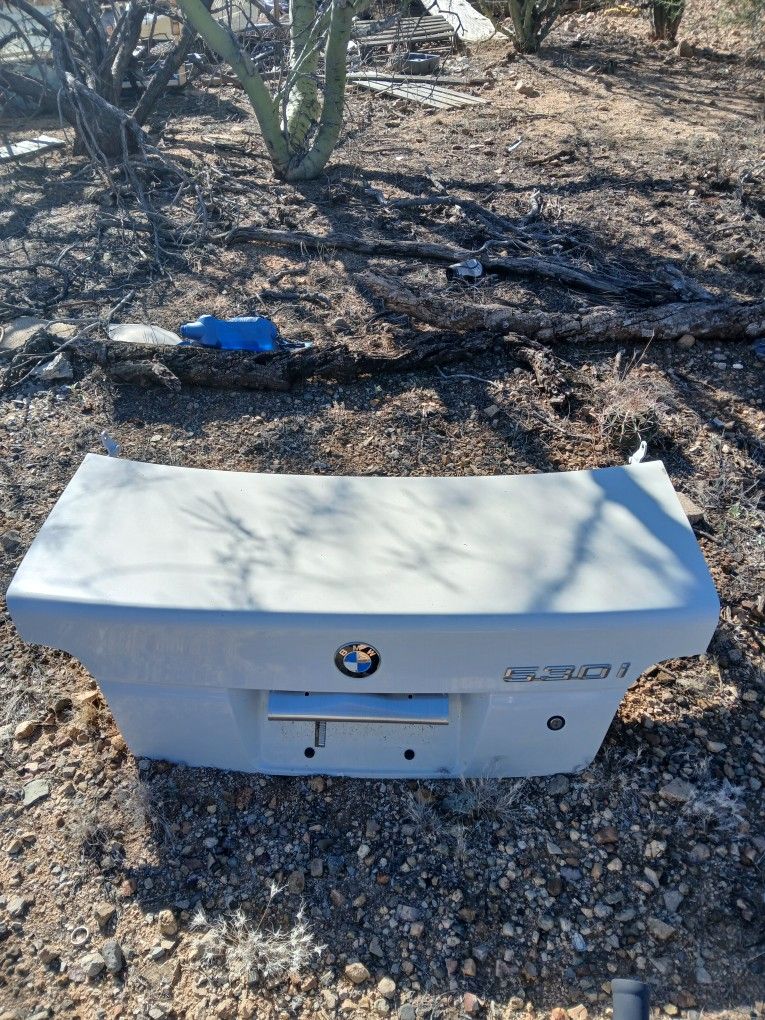 E39 Trunk Lid BMW 525 528 530 540 98  04 