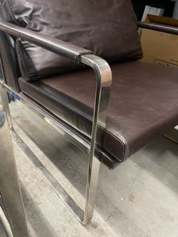 Set of 2 Modern Leather Lounge Chairs
