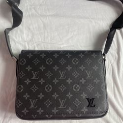 Louis Vuitton crossbody 