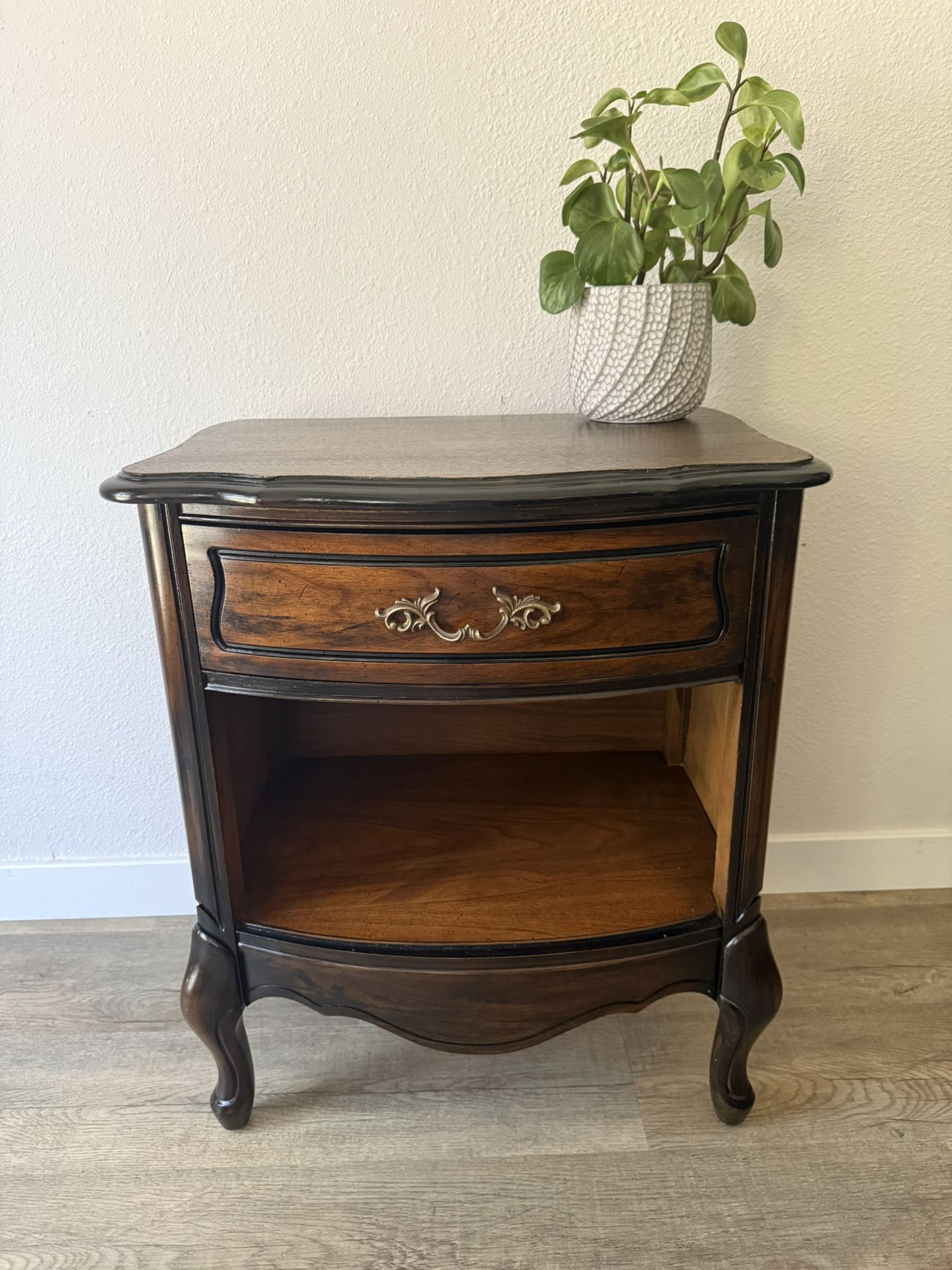 SOLID nightstand - one drawer