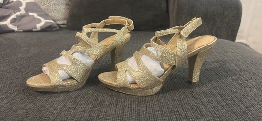 Naturalizer gold heels