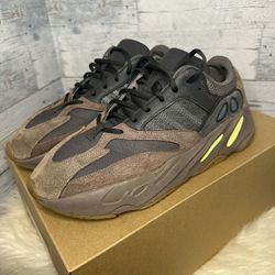Yeezy Boost 700 V1 Mauve Sneakers 