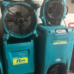 Dehumidifier And Fans‼️👍