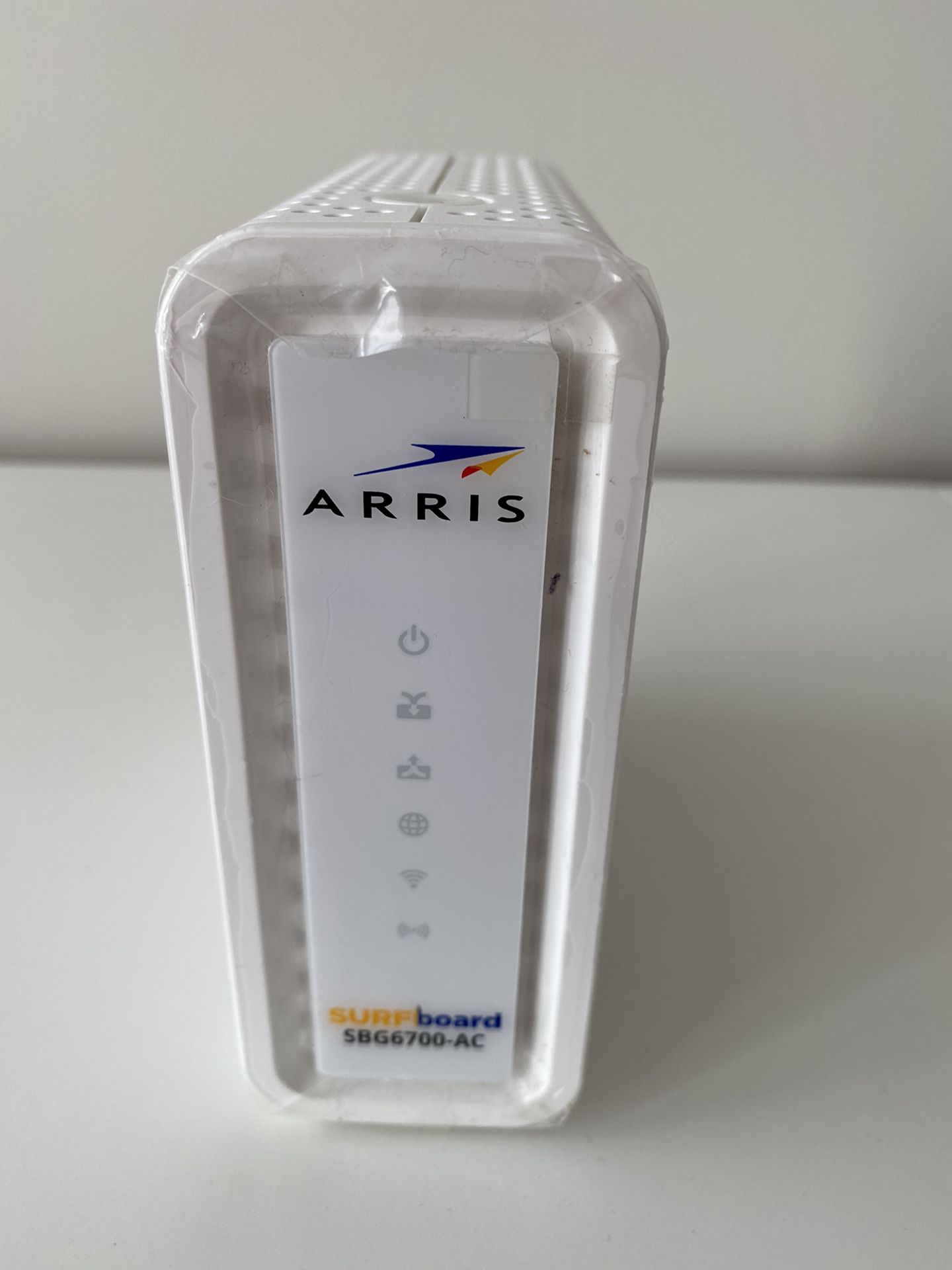 ARRIS Surfboard (8x4) Docsis 3.0 Cable Modem Plus AC1600 Dual Band Wi-Fi Router, Certified for Comcast Xfinity, Spectrum, Cox & More (SBG6700AC), Whit