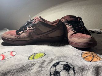 Nike SB Dunk Low City of Love price is negotiable