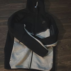 nike tech black and gray size m
