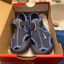 Nike boys 11c Water Shoes