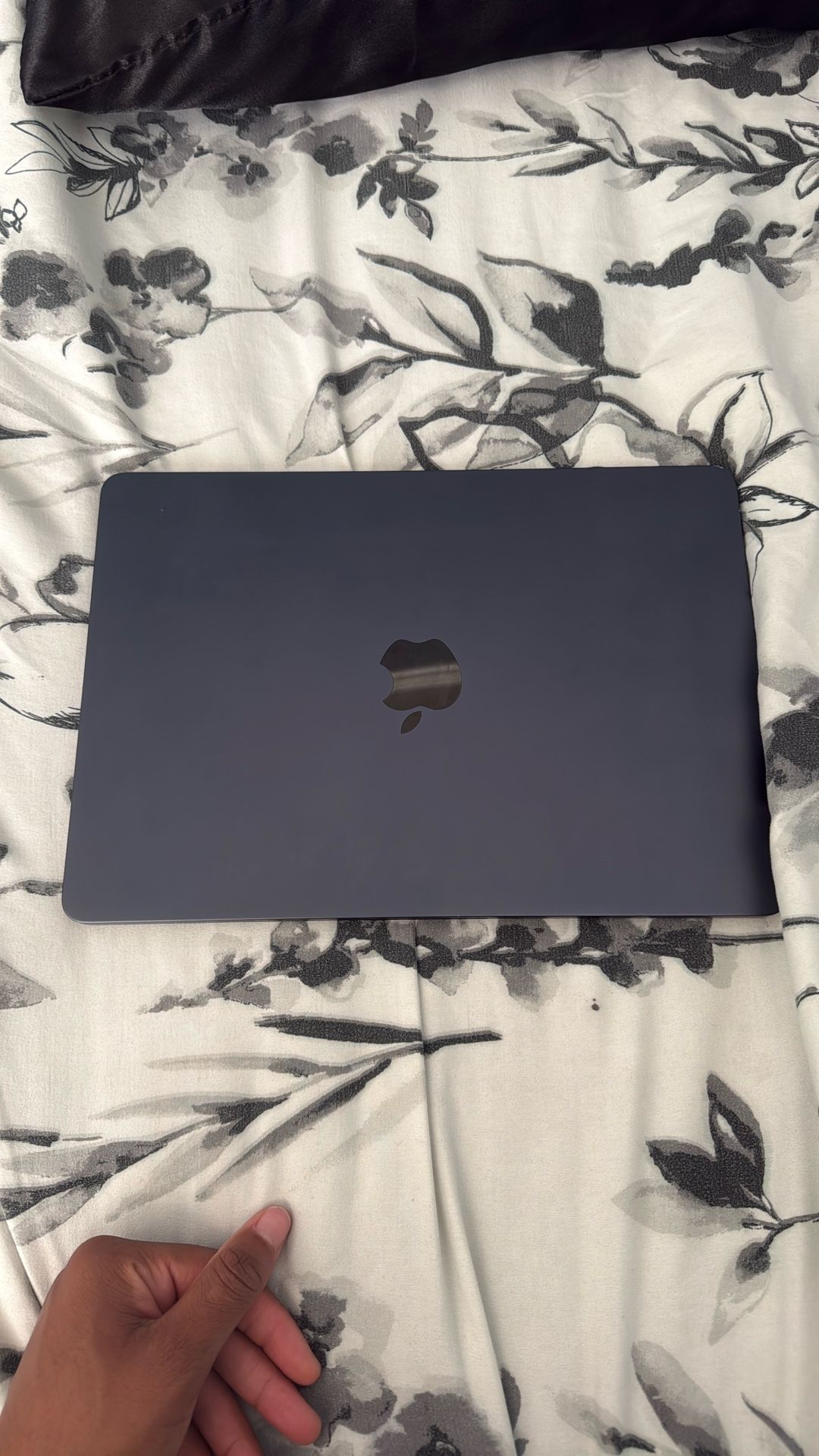 MACBOOK AIR