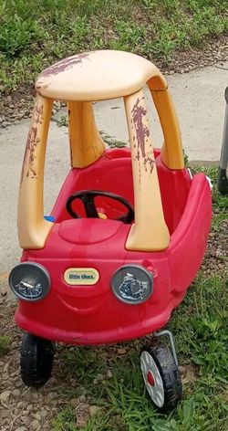 Toddler sit on car