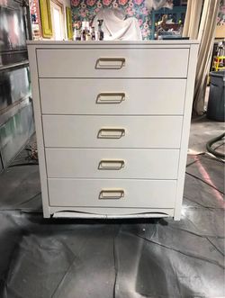 White Kroehler Dresser