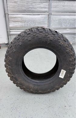 NEW Tire 285-70-R17
