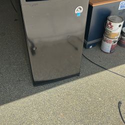 Igloo Mini Fridge