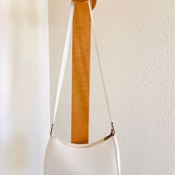 White baguette shoulder bag