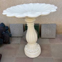 New Bird Bath Made Out Of Cement Perfect Gift 🎁 