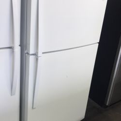 Whirlpool 33”Wide Top Freezer Refrigerator Apartment Size 