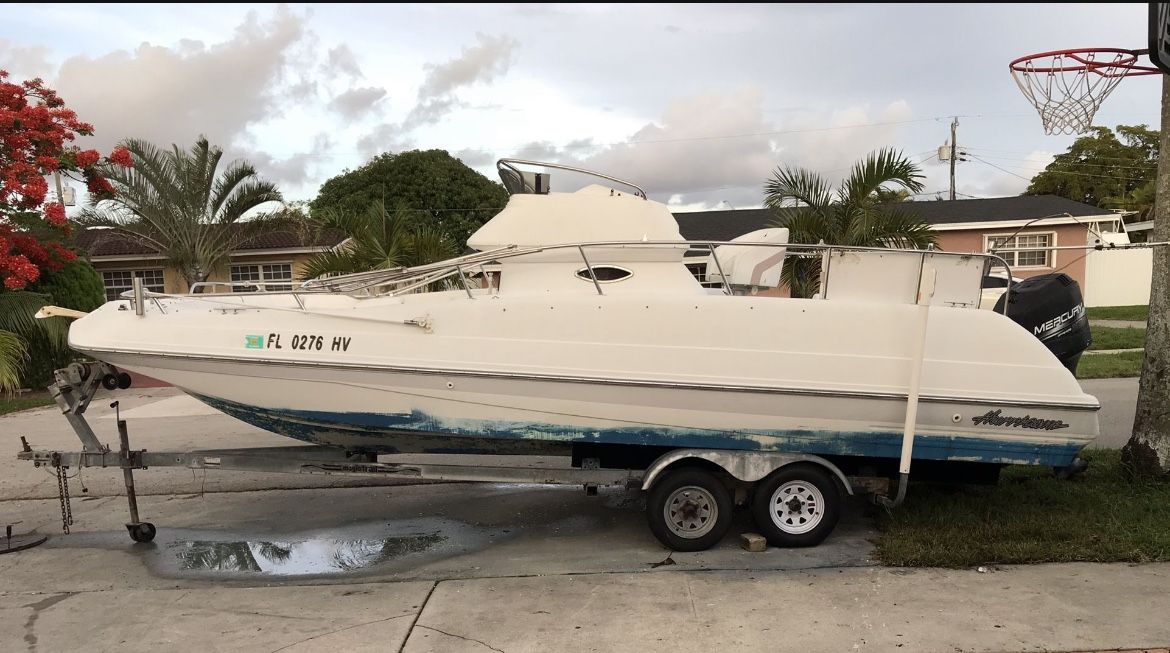 24 Ft Hurricane Deck Boat With Bathroom In The Center Console, Comes