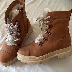 Girls Size 4 Winter Boots