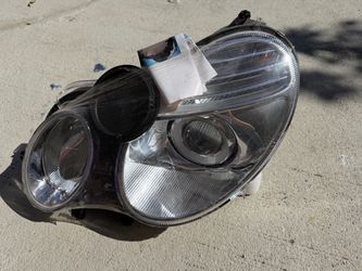 Eagle Eyes BZ115-B101R Headlight