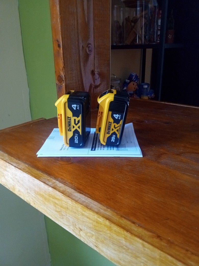 DeWalt 20v. XR. Batteries. 4.0 AH. Lithium. X2