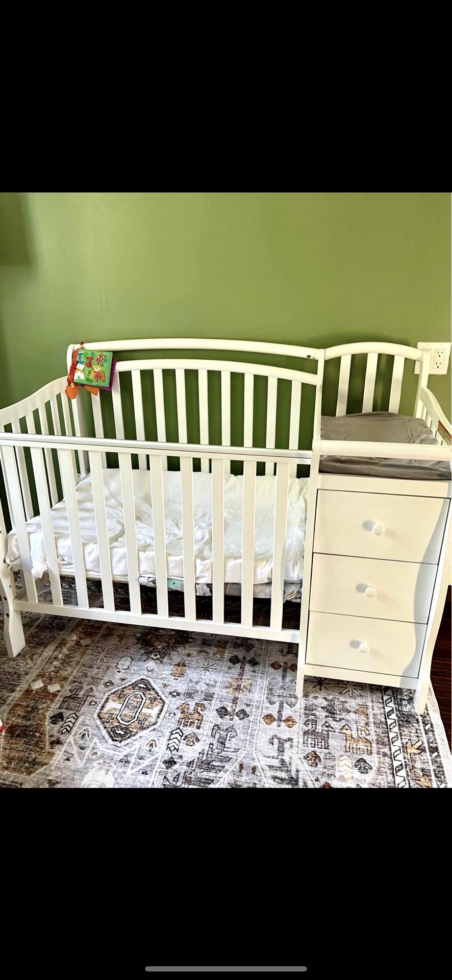 white Baby Crib with drawers