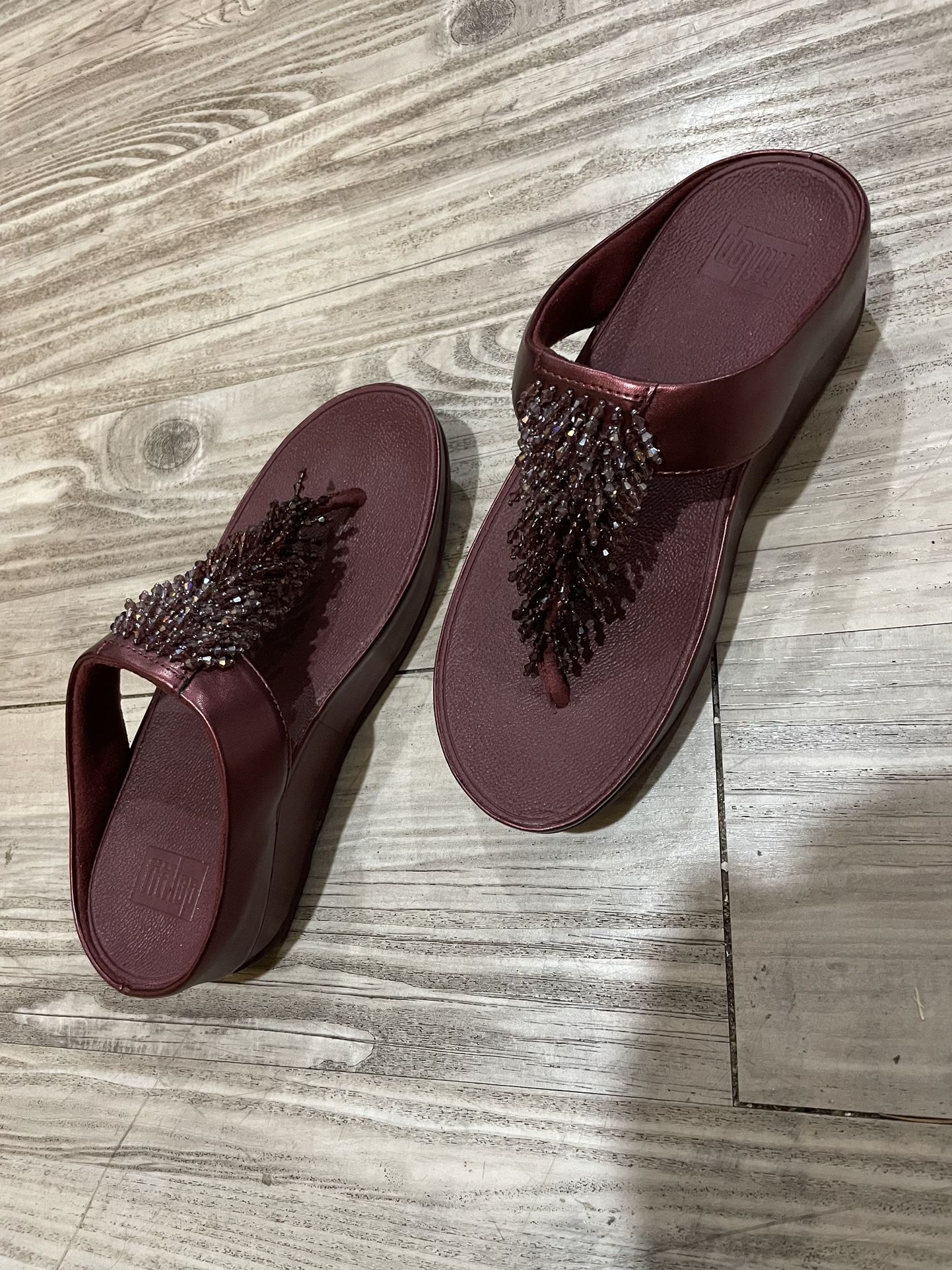 FITFLOP RUMBA OMBRÉ-BEADED TOE-POST SANDALS PLUM BERRY sz 7