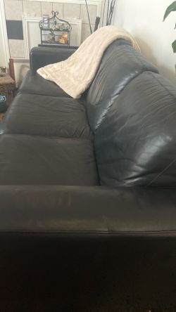 BLACK LEATHER COUCH 👍🏼
