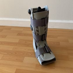 Aircast orthopedic boot 150 Retail price 450