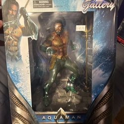 Aquaman Statue